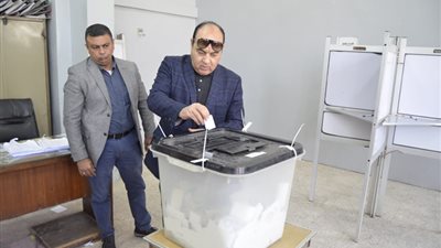 وزير الداخلية الأسبق يدلي بصوته على التعديلات الدستورية 2019