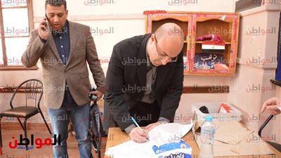 صور|نائب محافظ بورسعيد يدلي بصوته في الاستفتاء علي تعديلات الدستور