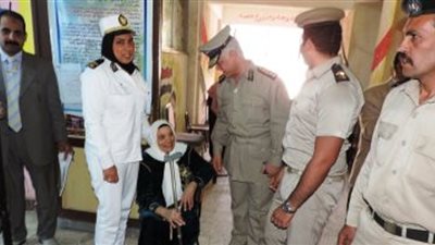 الشرطة المدنية تساعد في نقل الحالات الإنسانية للمشاركة بالاستفتاء