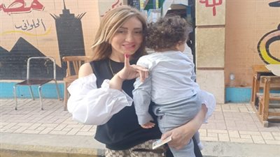 التعديلات الدستورية 2019| ريهام سعيد تصل اللجان مع ابنها طارق