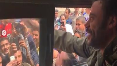 فيديو وصور|مظاهرة حب لـ«محمد إمام» أثناء كواليس تصوير مسلسل «هوجان»