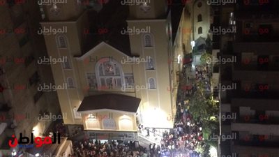 صور| توافد مئات الأقباط لحضور قداس عيد القيامة المجيد في الجيزة 