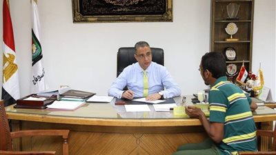 محافظ سوهاج يستقبل 530 مواطن خلال 20 يوم للإستماع الى شكواهم