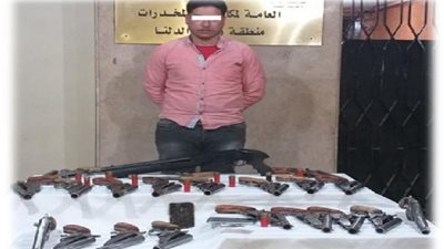 ضبط 21 قطعة سلاح ناري بحوزة عنصر إجرامي بالغربية