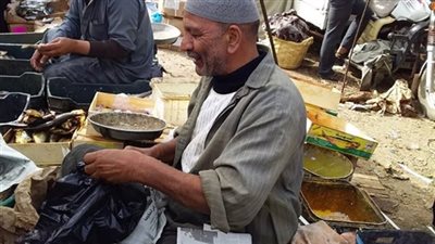 شم النسيم 2019| «الفسيخ مرطرط» في سوهاج.. والبائعون: «الحال واقف»