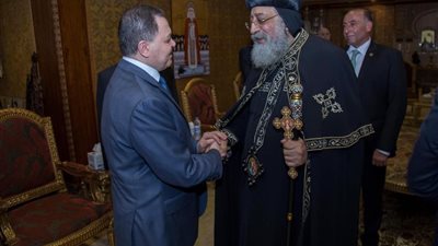 وزير الداخلية يهنئ البابا تواضروس بـ«عيد القيامة» بمقر الكاتدرائية