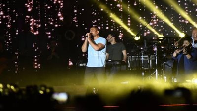صور| الجامعة البريطانية تشتعل في شم النسيم 2019 والسبب:عمرو دياب