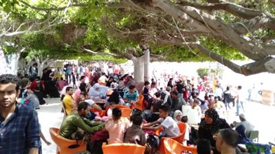 حدائق محافظة كفرالشيخ تكتظ بالزائرين لقضاء إجازة شم النسيم 2019 
