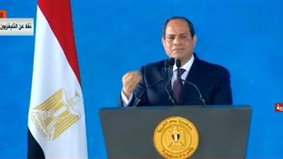 السيسي لـ«عمال مصر»: «بنحبكم وملناش حد غيركم.. بس اسمعوا الكلام»