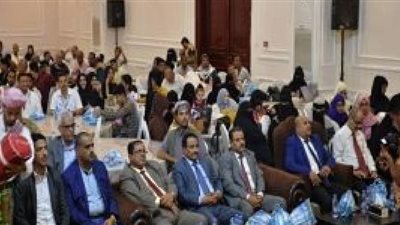 عيد العمال في اليمن.. تكريمات من الشرعية وخطاب لرئيس الحوثيين