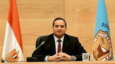 ننشر تهنئة رئيس جامعة سوهاج لـ عمال مصر بعيدهم السنوي