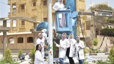 طلاب نوعية كفر الشيخ يحولون مصيف بلطيم للوحة فنية وجمالية