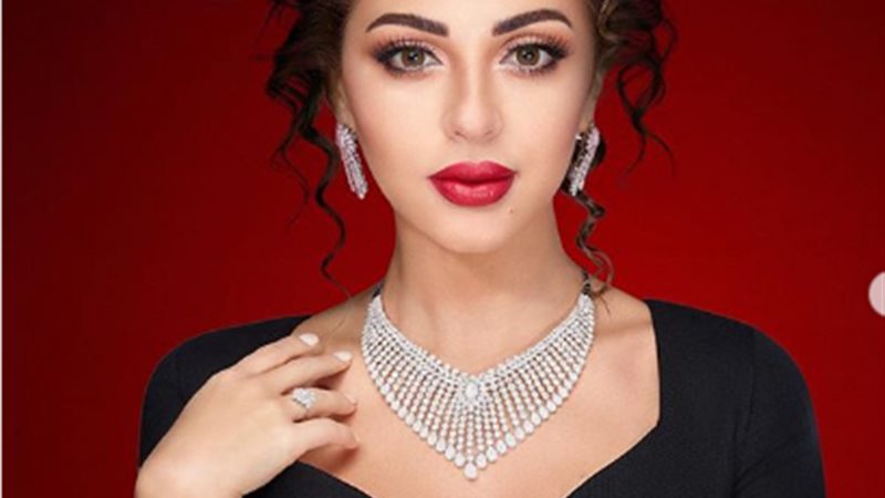 أحمر الشفاه على طريقة