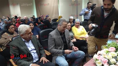 صور|تامر أمين يزور بهية ويدعم محاربات سرطان الثدي