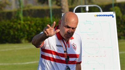 ماذا قال« جروس» لـ لاعبي الزمالك في المران الأخير قبل مواجهة النجم؟ 