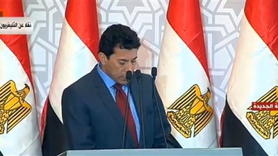 وزير الرياضة يستعرض مشروع النادي الإسماعيلي الجديد بأرض النخيل