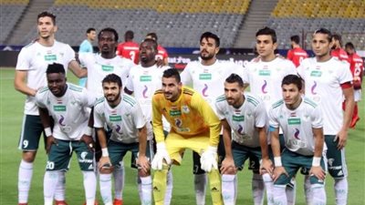 المصري البورسعيدي يهدي درع الدوري للنادي الأهلي 