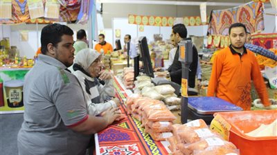 فيديو| معرض «أهلا رمضان» بالإسكندرية يرفع شعار«لا لجشع التجار»