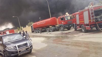 30 سيارة إطفاء للسيطرة على حريق هائل بمصنع بلاستيك بدر
