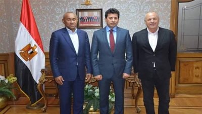  أمم إفريقيا 2019|صور.. تفاصيل اجتماع وزير الشباب بأحمد أحمد وهاني أبوريدة
