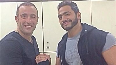 فيديو|«السقا» يشاهد ولد الغلابة من منزل تامر حسني 