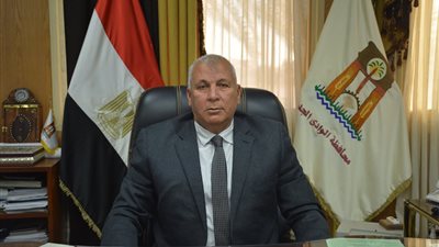 «الزملوط» يدعم إذاعة الوادي الجديد بمبلغ مالي.. والسبب