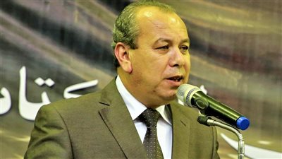 محافظ كفر الشيخ يجري حركة تغييرات لمديري الإدارات والمستشفيات
