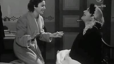 امرأة في مشهد| قالي لازم اعالج عينيا علشان مشفتكيش قبل كدة