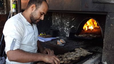 فران لشوي الأسماك ببورسعيد:نتحمل لهيب النيران من أجل لقمة العيش