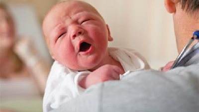 استشاري يحذر السيدات الحوامل من  مخاطر التوتر على الجنين
