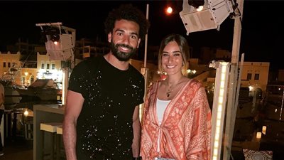 صور|إطلالة أمينة خليل مع محمد صلاح ساحرة