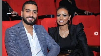 «كسر قلوب البنات»| محمد الشرنوبي يحتفل بخطبته على سارة الطباخ