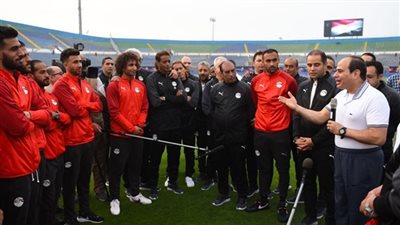 السيسي لـ«المنتخب الوطني»: أهم من اللعب «ازاي نقدم نفسنا للناس»