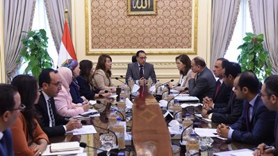 رئيس الوزراء يؤكد على اهتمام القيادة السياسية والحكومة بمبادرة «حياة كريمة»