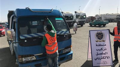 فيديو| وزارة الداخلية تبدأ بتعميم الملصق الإلكتروني لكافة المركبات