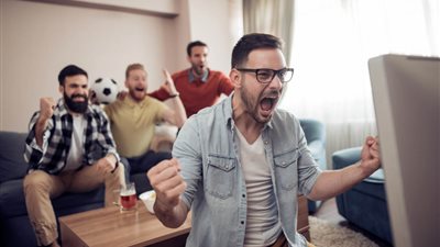 دار الإفتاء عن مشاهدة كرة القدم «دي الأمة كلها بتتفرج»