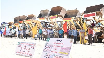 محافظ الشرقية وقائد قوات الدفاع الشعبي يشهدان إصطفاف المعدات الهندسية