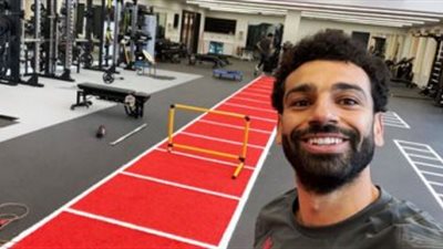 محمد صلاح يتغلب على كورونا ويعود للتدريبات