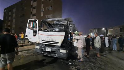 بالصور.. العناية الآلهية تنقذ سكان العواشير بأسيوط بعد اندلاع النيران في سيارة مواد بترولية