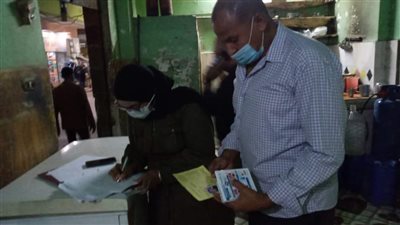 بالصور.. تحرير محضرين خلال حملة تفتيشية على مقاهى القصير في البحرالأحمر