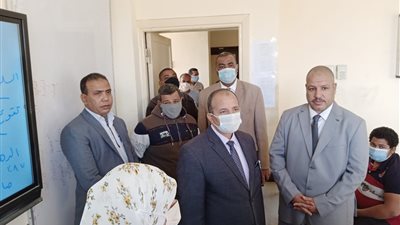 وكيل تعليم قنا يتفقد عدة مدارس بقوص ويشدد على التوسع بمبادرة التعليم عن بعد