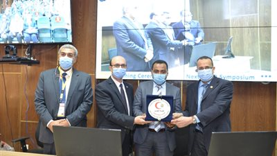 مؤتمر طب القلب بجامعة أسيوط يكرم المستشار وليد حنفي لجهوده تجاه المستشفيات الجامعية