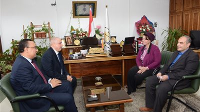 جامعة أسيوط تستقبل وفداً من مسئولي بنك الإسكان والتعمير