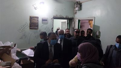 بالصور.. سكرتير مساعد أسيوط يضبط كمية من الأدوية منتهية الصلاحية ومستحضرات تجميل مهربة
