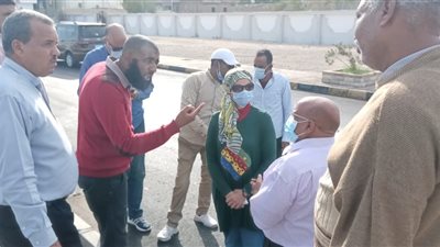 رئيس مدينة سفاجا تنهي مشكلة انفجار خط صرف صحي بمنطقة الأشغال خلال ساعات