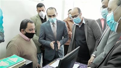 نائب محافظ سوهاج يتفقد سير العمل بإدارة خدمة المواطنين بمديرية التربية والتعليم 