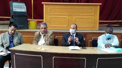 «وكيل تعليم قنا» يشيد بمعدل الانجاز الذي حققته إدارة خدمة المواطنين