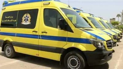 إصابة 16 شخصا في تصادم سيارة ميكروباص مع سيارة ربع نقل بطريق قفط القصير