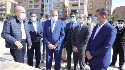 محافظ سوهاج يتفقد أعمال النظافة والتجميل بالكورنيش الشرقي وميدان رفاعة الطهطاوي