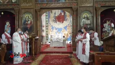 شاهد.. أقباط البحر الأحمر يحتفلون بعيد الميلاد وسط إجراءات احترازية